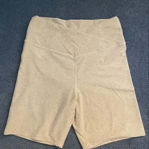 Light beige crossover bike shorts